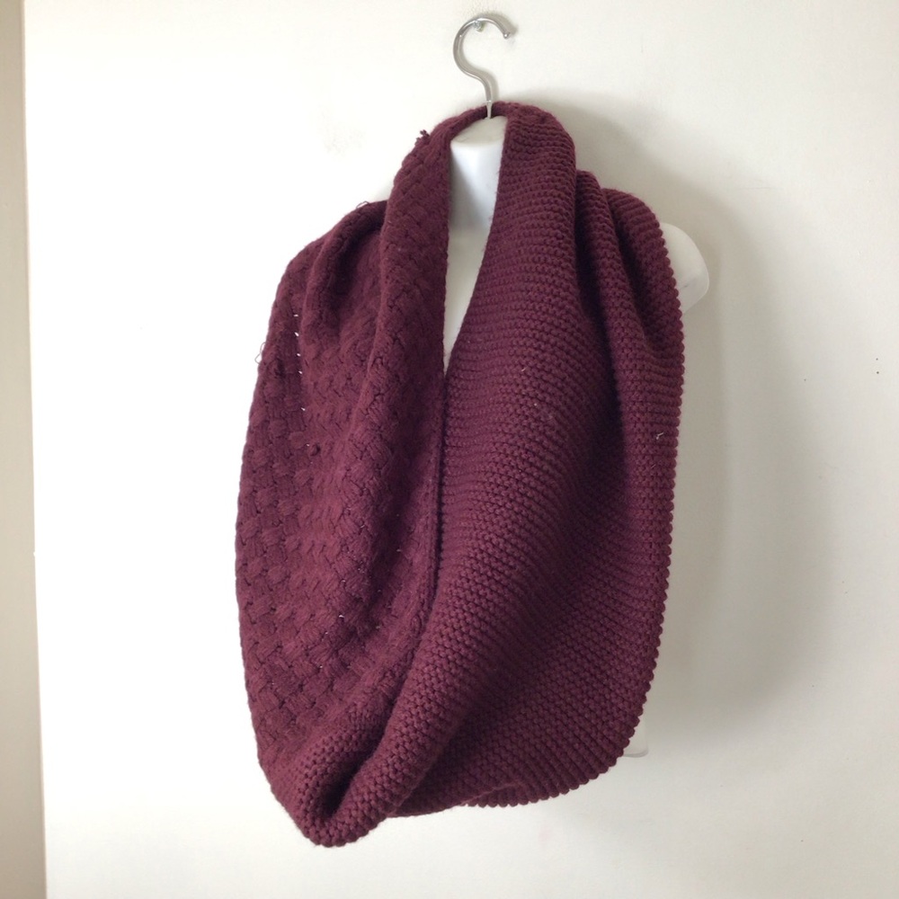 Banana Republic Chunky Infinity Scarf in Wine